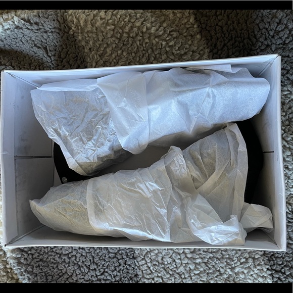 Calvin Klein Lin kid suede snake print heel - Picture 2 of 6